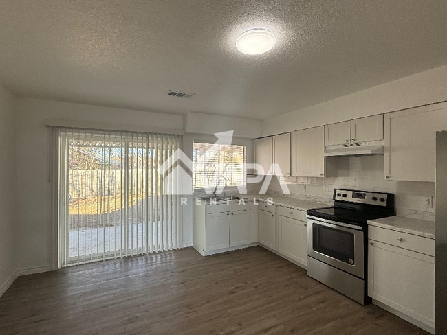 Foto del edificio - 6714 Elk Lake Dr