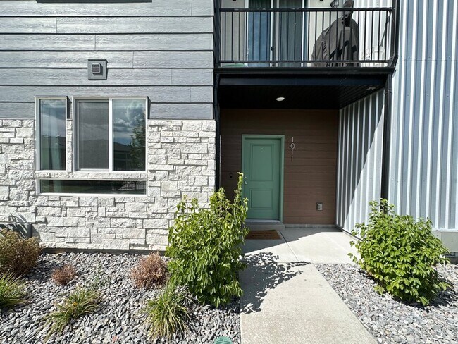 Building Photo - 1011 W 430 S