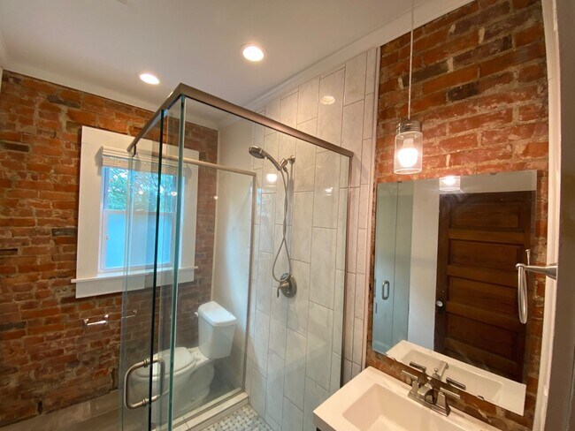 Foto del edificio - Hunter Ave 1045-1047 GW2