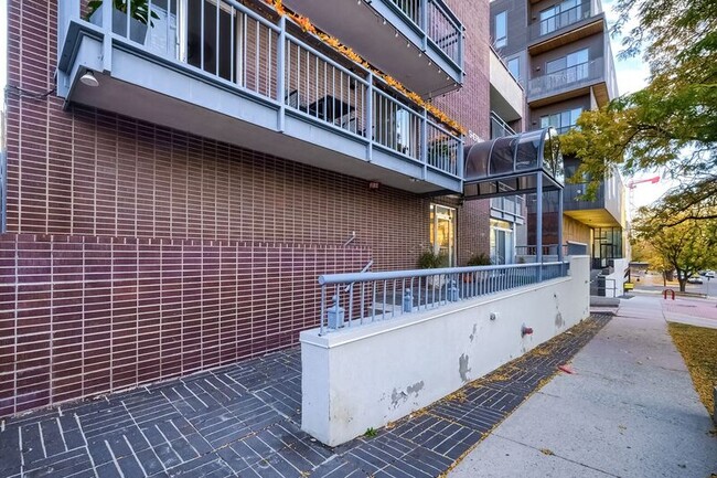Building Photo - 830 Sherman St