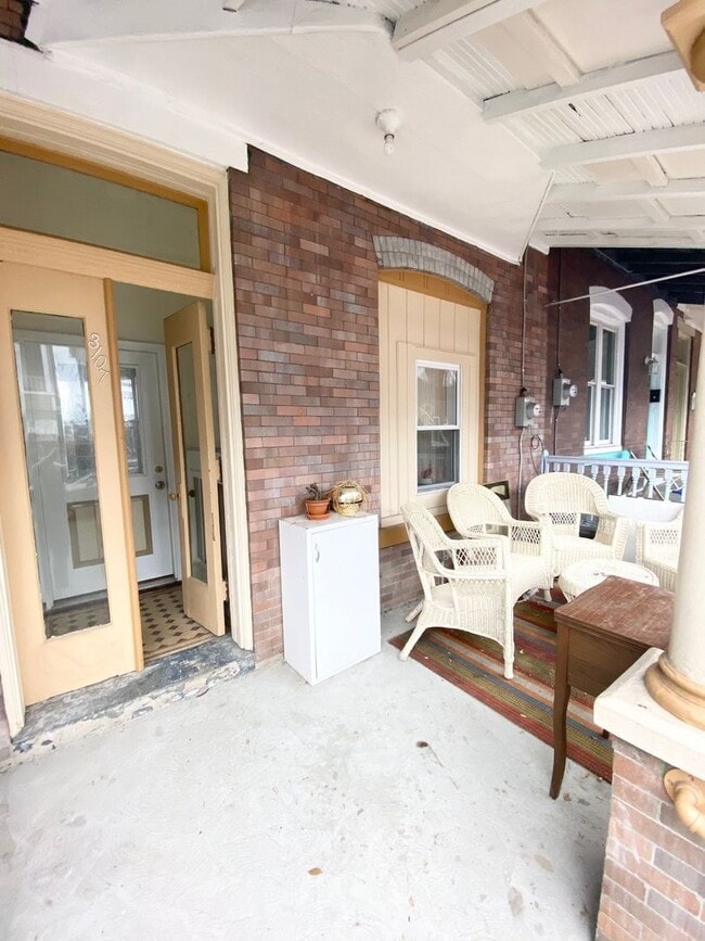 Photo - Spacious 3 or 4 Bedroom 2 Bathroom Available in Oakland, Modern Updates and Great Front Porch and... House