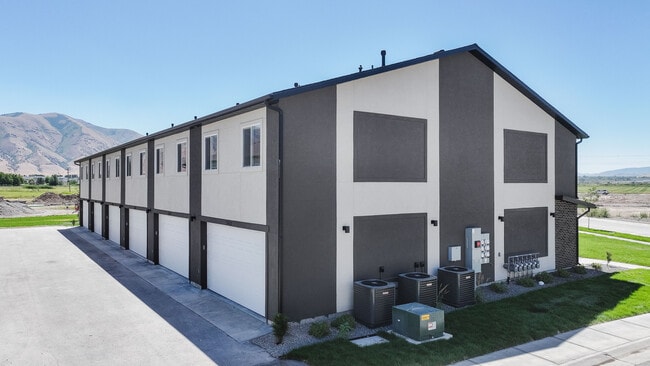 Building Photo - NT 3370