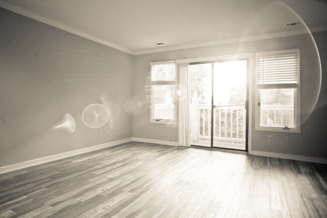 Building Photo - Live at Mill Creek in style!