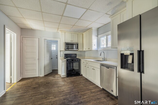 Building Photo - 92 Herkimer St