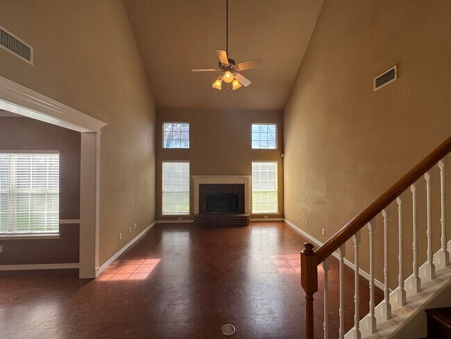 Foto del edificio - BIXBY - 4 Bedroom, 2.5 baths, 2 car garage - BIXBY