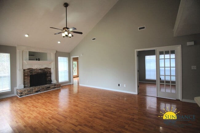 Building Photo - Beautiful 3 Bedroom Home in Fort Walton