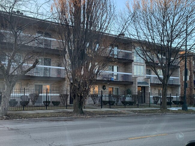 Building Photo - 5630 S Narragansett Ave