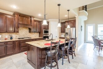 Building Photo - 7339 Chatham Green Dr