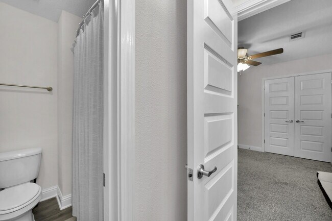 Foto del edificio - 8001 Silver Maple Dr