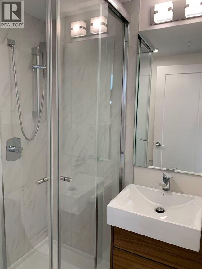 Photo du bâtiment - 3A-720 E 3RD STREET