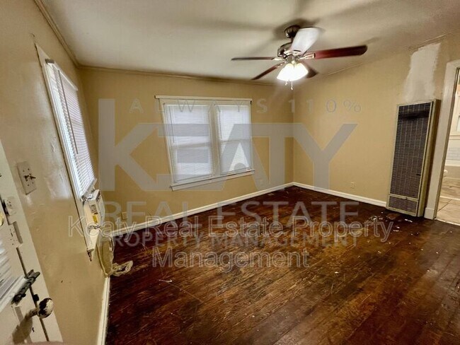 Building Photo - 409 Silkwood St