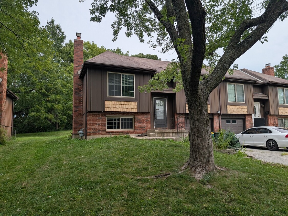 Primary Photo - 9106 W 78th St
