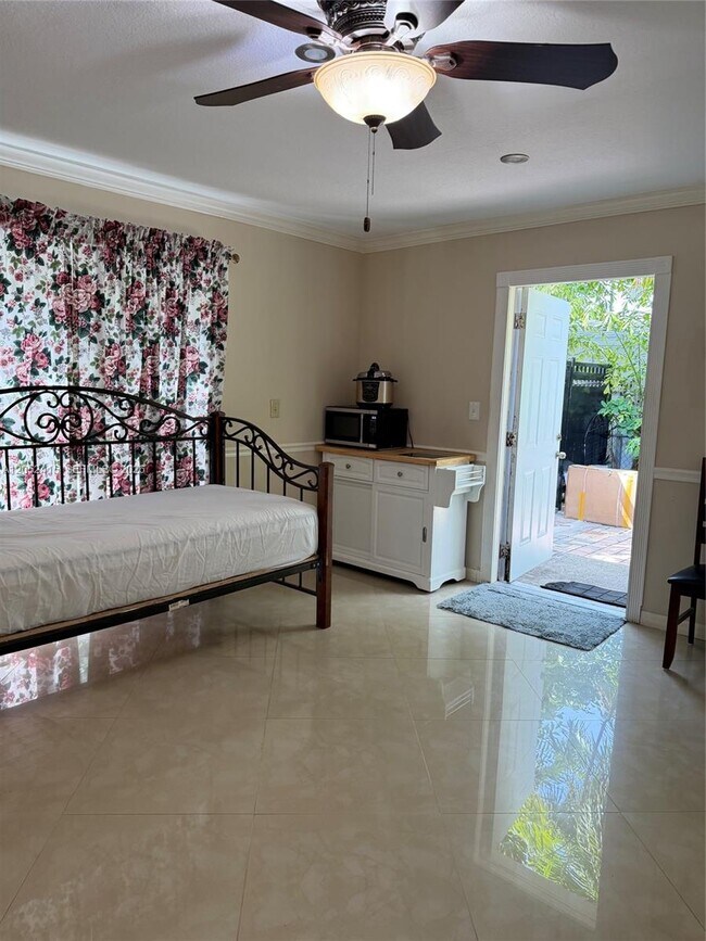 Foto del edificio - 21920 Old Cutler Rd