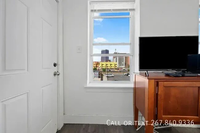 Building Photo - 133 St James Pl