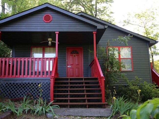 Building Photo - 2 Bedroom Single Family Home in Chattanooga