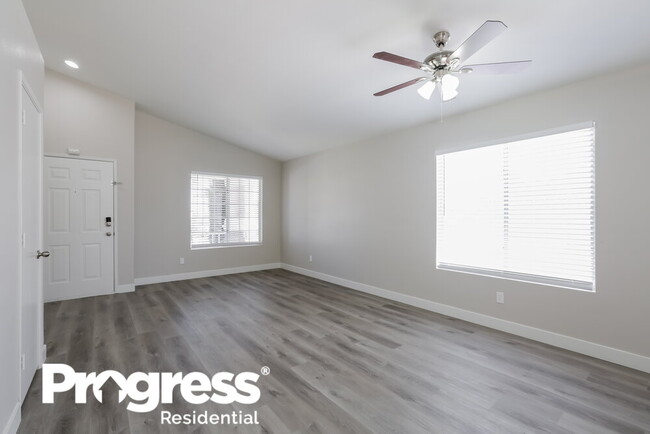 Foto del edificio - 5501 Oakwood Ridge St