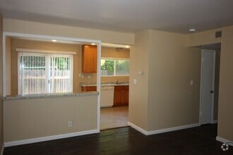 Building Photo - 4441 Yukon Dr
