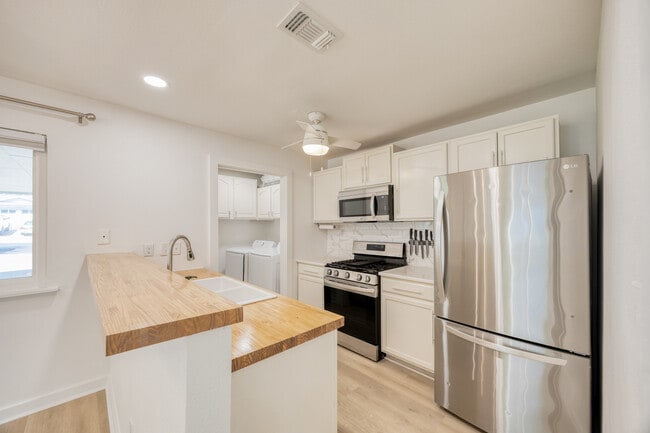 Foto del edificio - 5407 Spring Meadow Rd