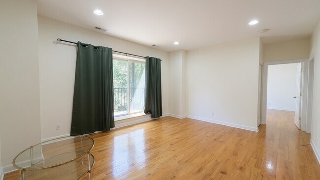 Foto del edificio - 3354 W Wilson Ave