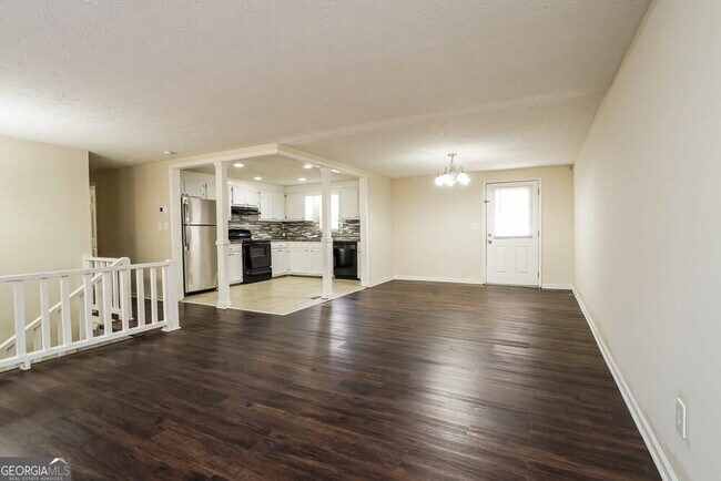 Building Photo - 3075 Flowers Dr