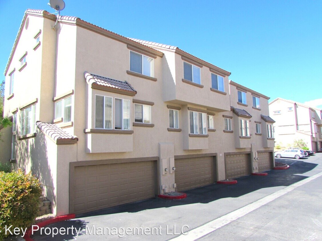 Primary Photo - 2 br, 2.5 bath House - 8404 Tiger Woods Ave