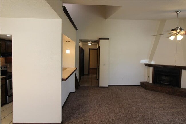 Building Photo - 904 Aspen Ct