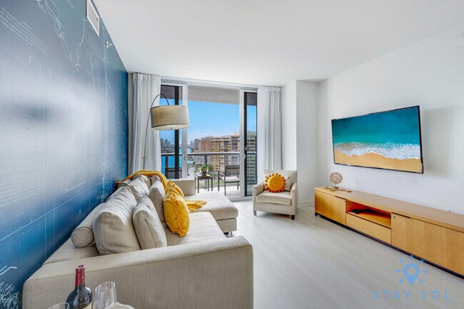Building Photo - 2602 E Hallandale Beach Blvd