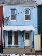 Building Photo - 205 W 5TH St