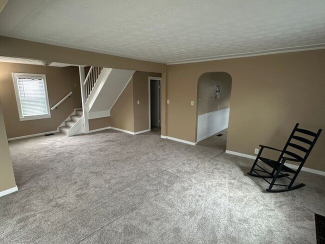 Building Photo - Fantastic home near downtown Blue Ash!