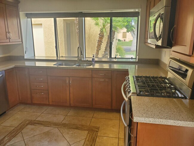 Building Photo - 41655 Navarre Ct