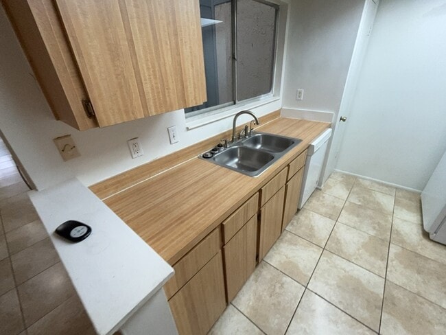 Foto del edificio - 2468 Atrium Cir