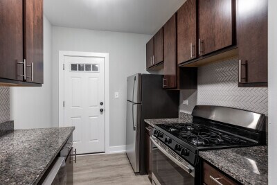 Foto del edificio - 703 W Brompton Ave