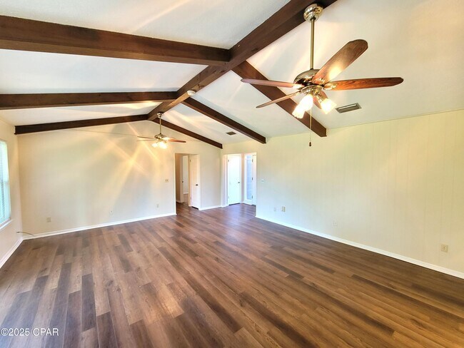 Foto del edificio - 502 E 3rd St