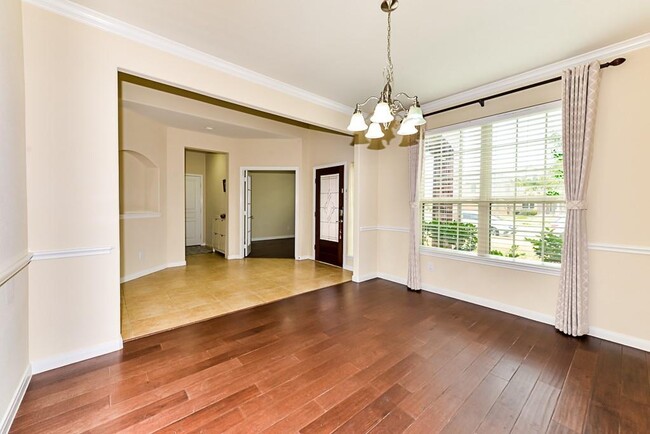 Building Photo - 25955 Foxrun Vista Dr