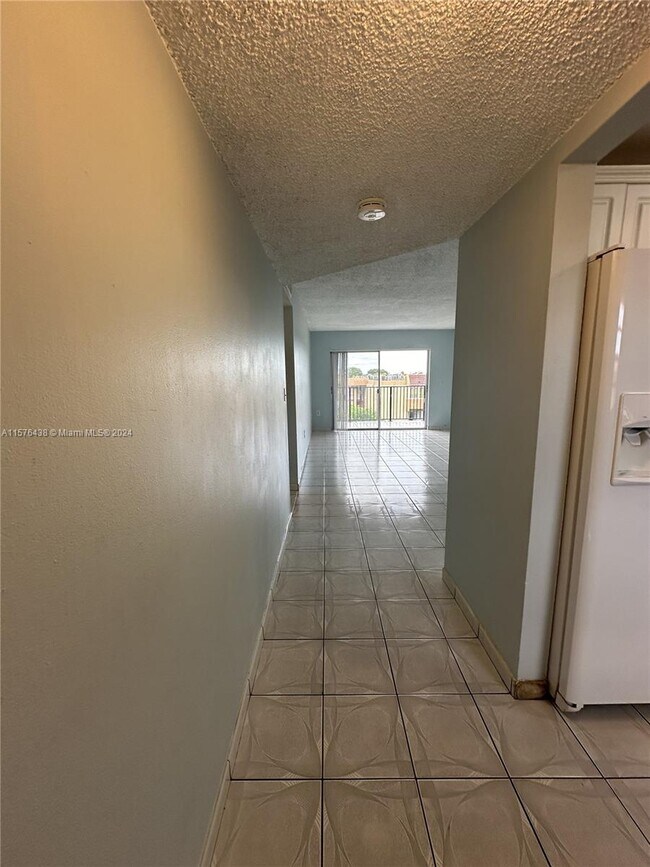 Foto del edificio - 1855 W 60th St