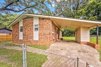 Building Photo - 904 Chesterfield Dr