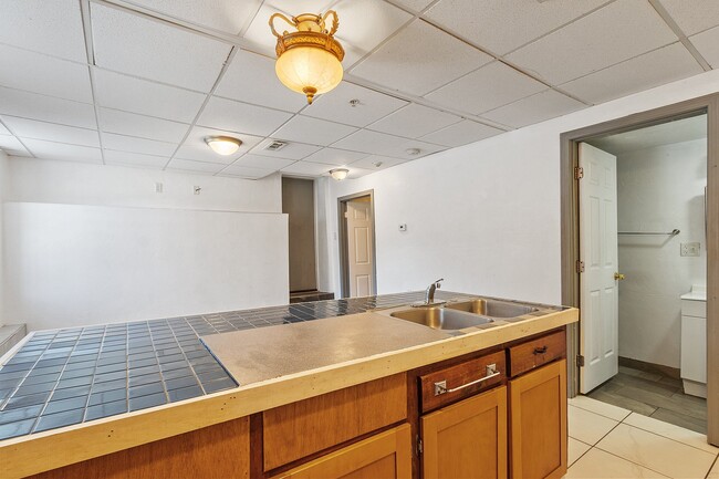 Building Photo - 40 Aetna St