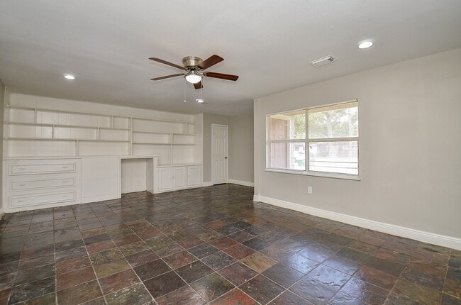 Foto del edificio - 6741 Limestone St