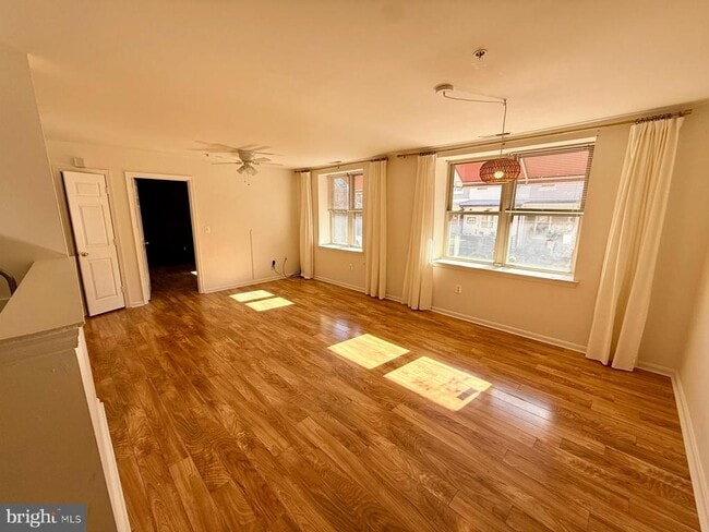 Foto del edificio - 345 Oakdale Pl NW