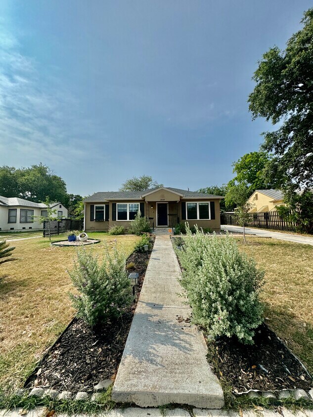 2423 W Huisache Ave, San Antonio, TX 78228 House Rental in San
