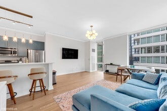 Building Photo - 170 W Polk St Unit 1101