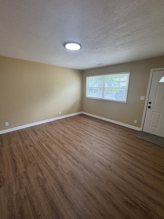 Foto del edificio - 8618 Corrington Ave