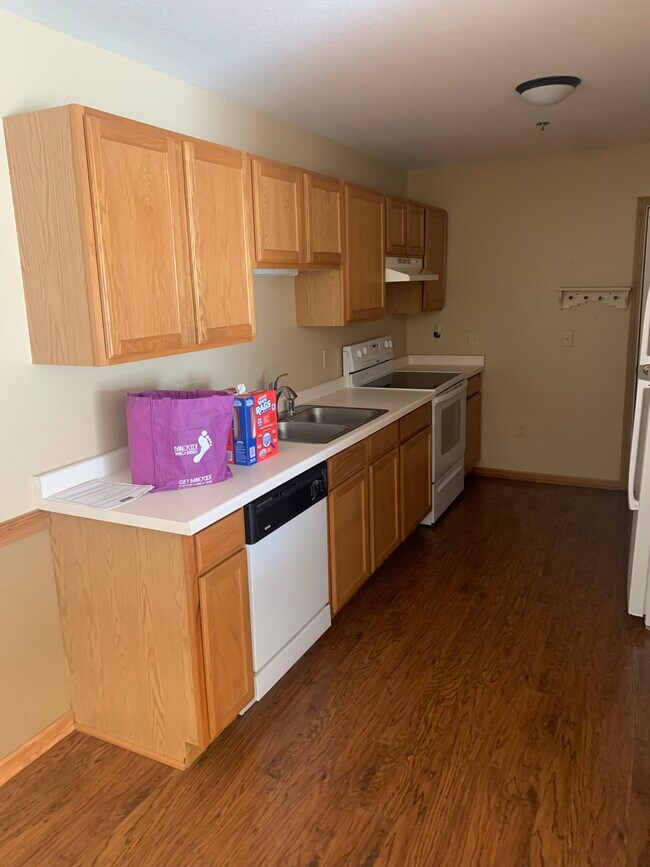 Foto del edificio - 8411 Lexington Pl