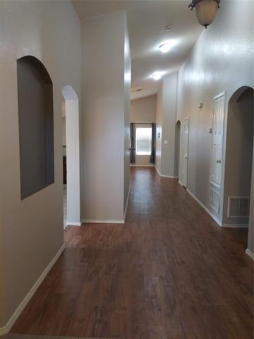 Building Photo - 1404 Millbrook Ln
