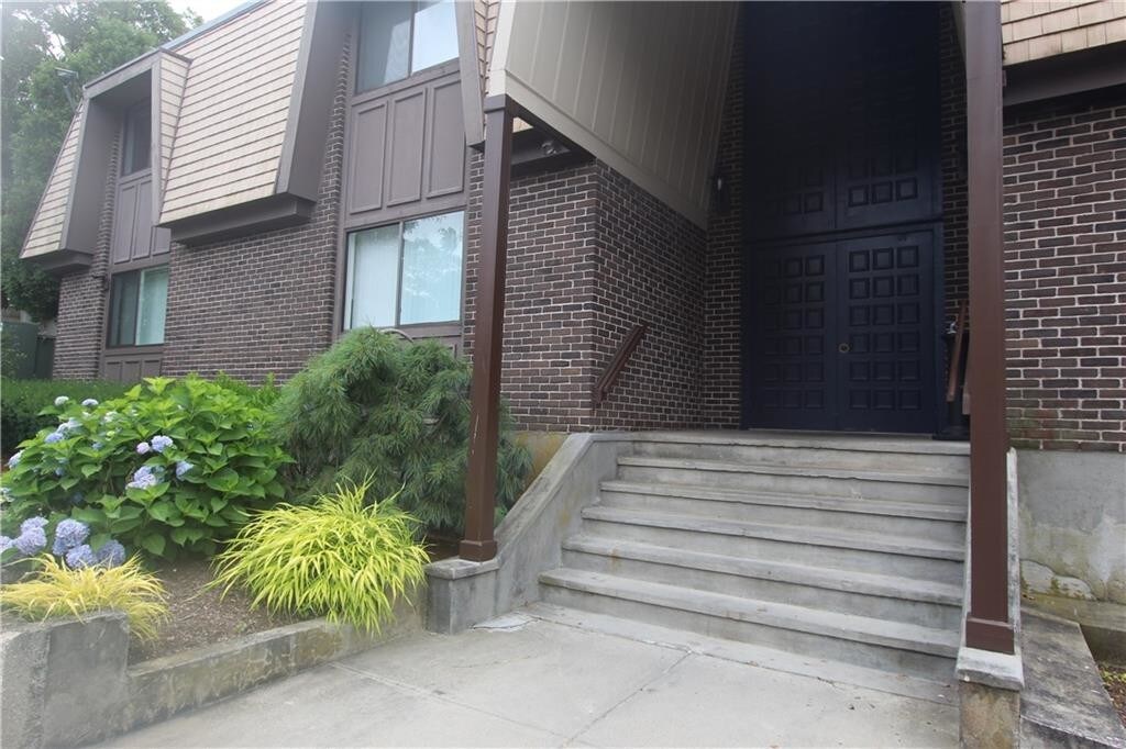 Primary Photo - 125 Van Zandt Ave