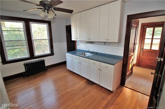 Foto del edificio - 3 br, 1 bath Apartment - 29 Prince St