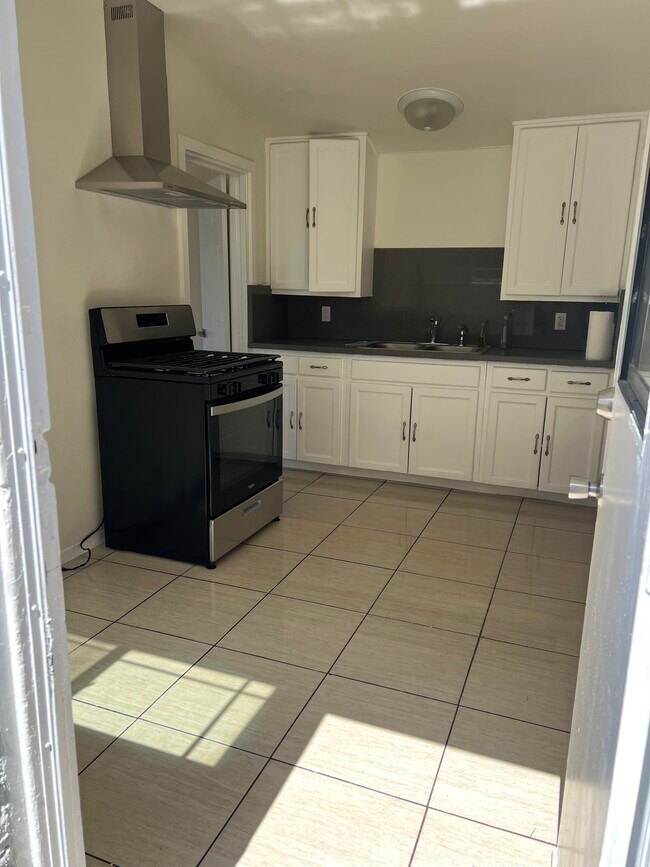 Foto del edificio - 518 Eastmont Ave