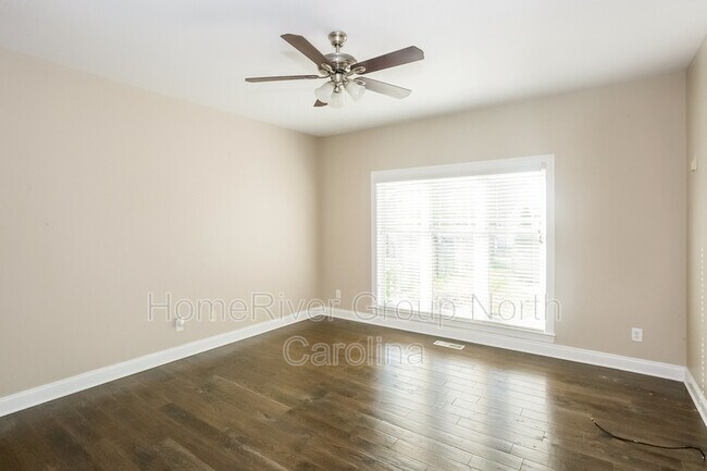 Building Photo - 1402 Troon Dr