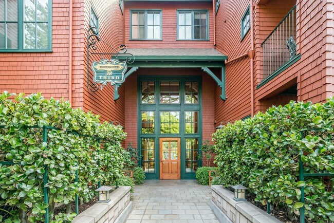 Lobby Entrance - 38 3rd St