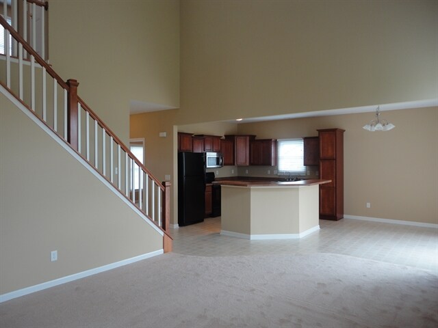 Building Photo - 305 Amber Drive
